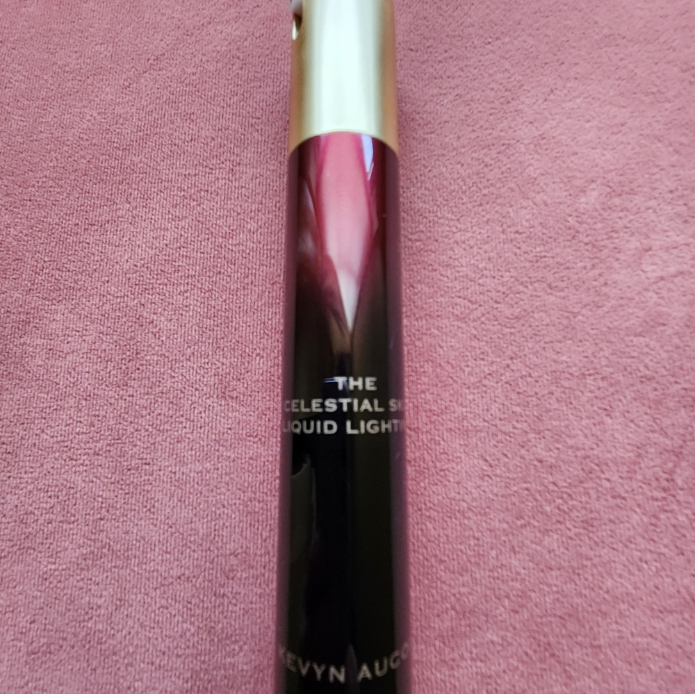 Kevin Aucoin The Celestial Skin Liquid Lighting